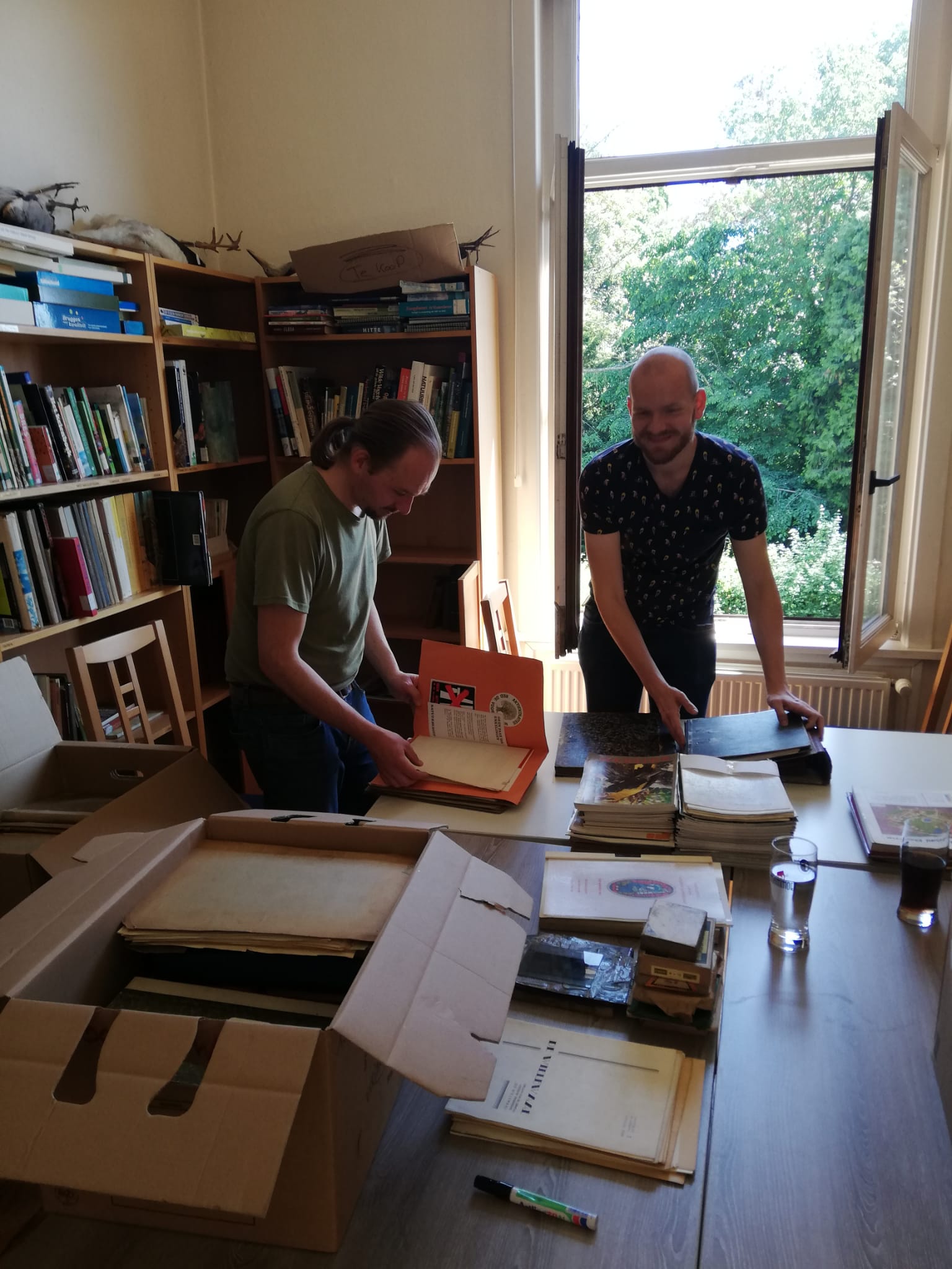 Foto van Maarten en Fons in het Natuurpunt Museum